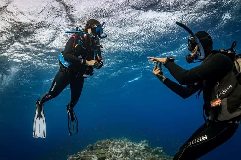 Learn to Dive in Rabac: SSI diving instructor guiding a beginner during underwater training with diving RABAC.